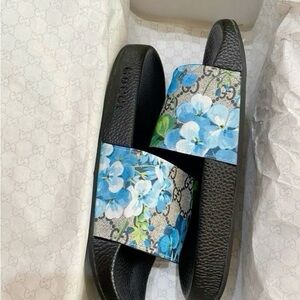 Gucci Women's Black and Blue Floral Sandals